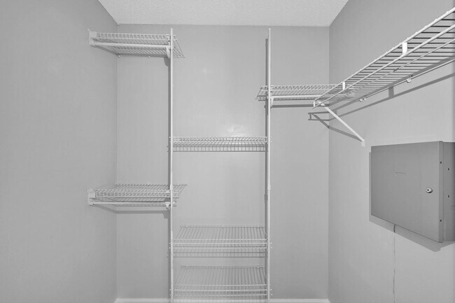 Foto del edificio - 9687 Hersham Ct