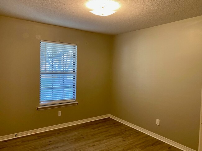 Building Photo - 8706 Grove Cir