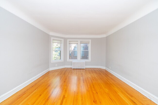 Foto del edificio - 6751 N Artesian Ave