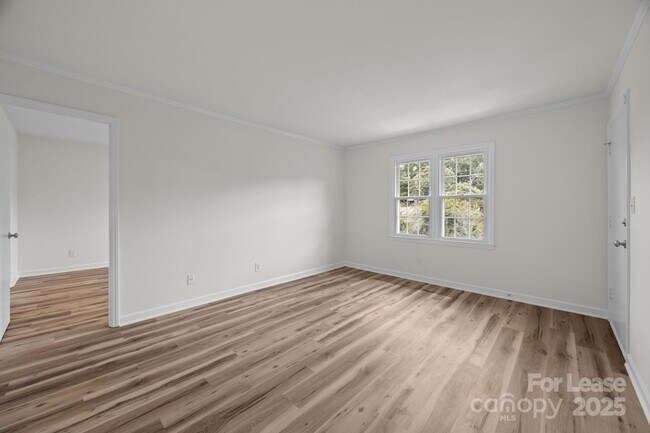 Foto del edificio - 922 McAlway Rd