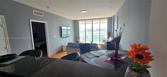 Foto del edificio - 7900 Harbor Island Dr