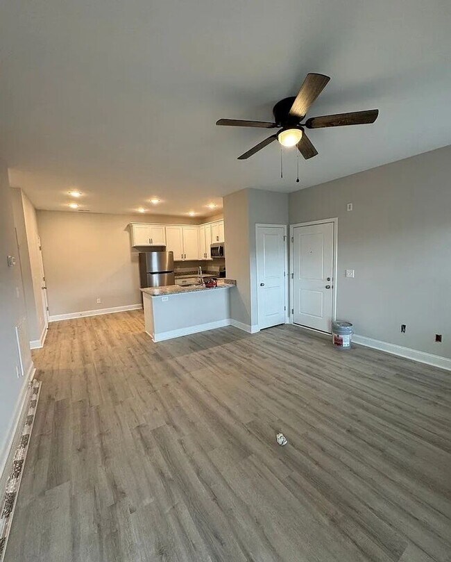 Foto del edificio - 308 Hillview Mls Blvd