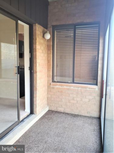 Building Photo - 15301 Pine Orchard Dr