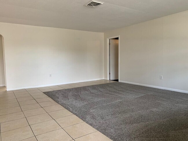 Foto del edificio - 3 Bedroom 2 Bath with Large Bonus Room