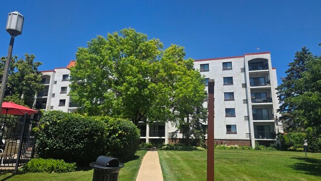 Foto del edificio - 475 Plum Creek Dr