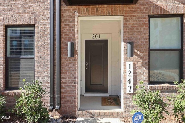 Building Photo - 1247 Shaw View Aly