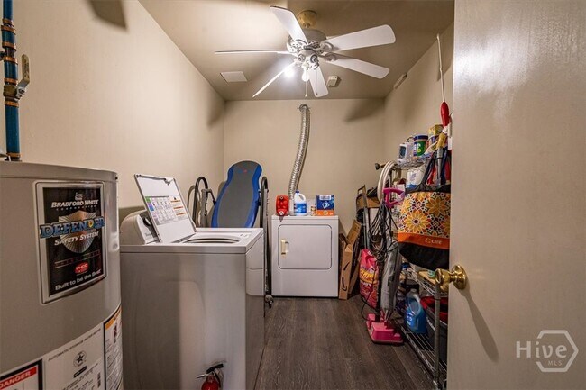 Foto del edificio - 210 E Rutherford St