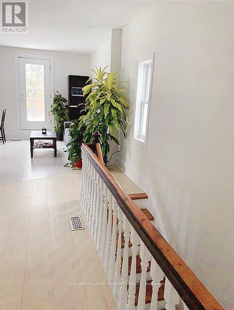 Building Photo - 58 Lebreton St N