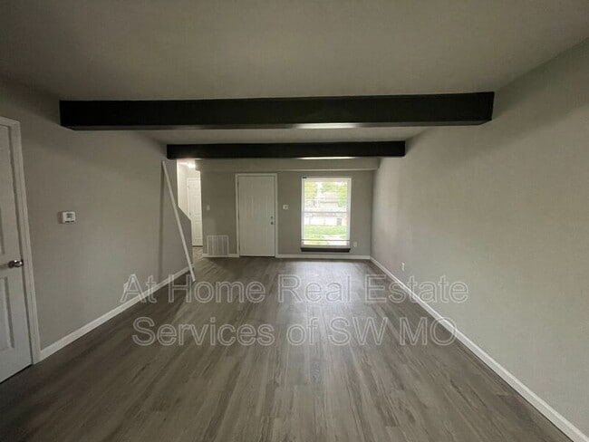 Building Photo - 3508 S Farm Rd 135