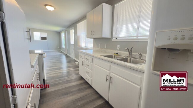 Building Photo - 1625 Paradise Ln