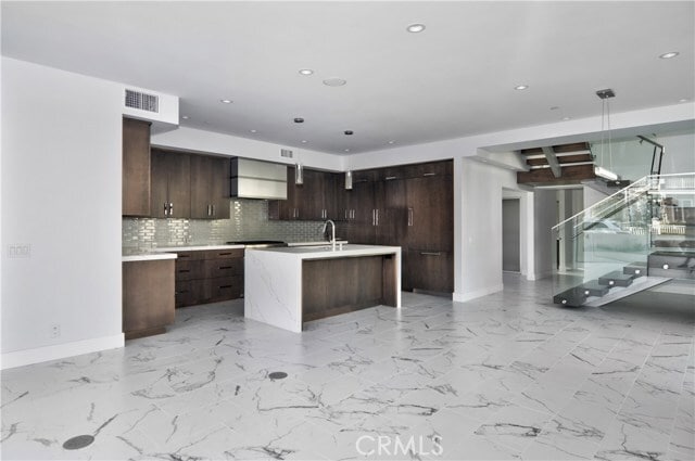 Building Photo - 621 Narcissus Ave