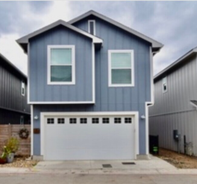 Building Photo - 1151 E Sandalwood Ln