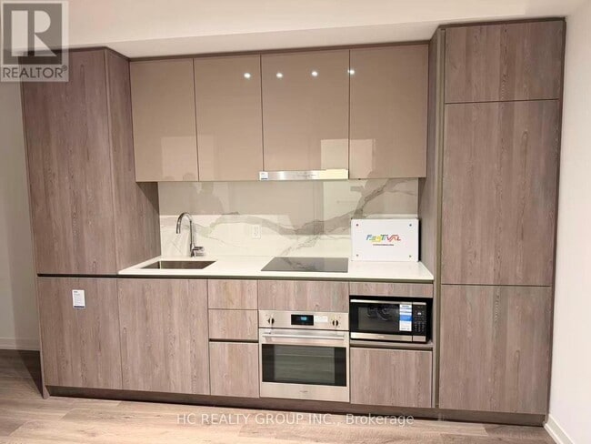 Building Photo - 8 Interchange Wy