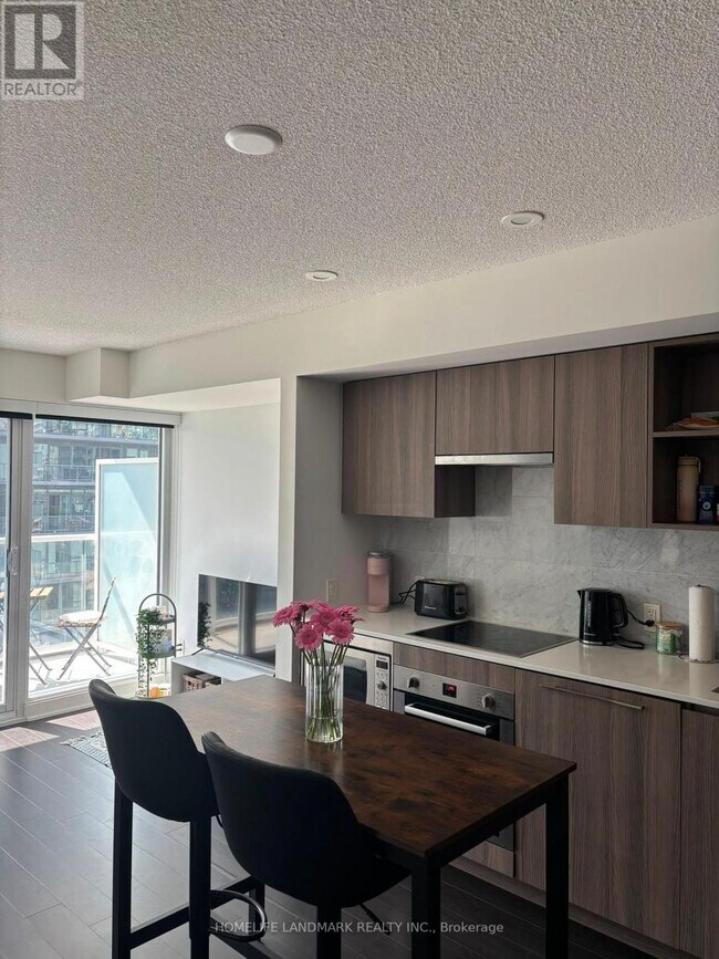 Photo du bâtiment - 19 Bathurst St