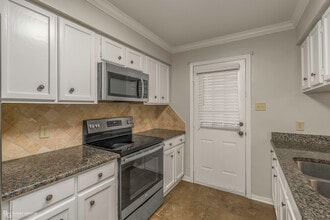 Building Photo - 10120 Carlsbad Dr