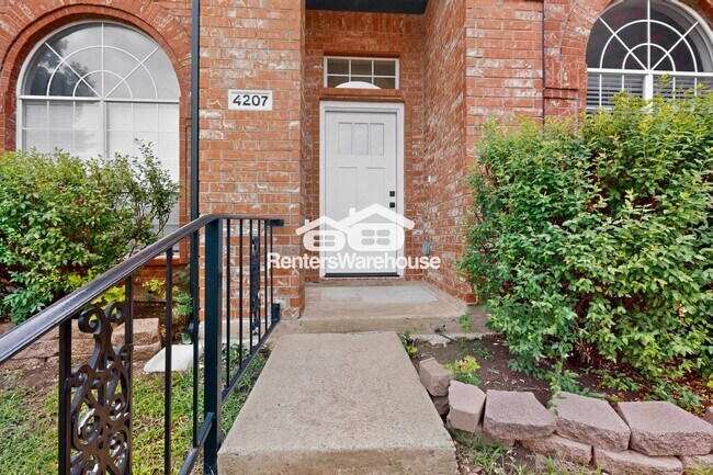 Building Photo - 4207 English Ivy Dr