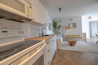 Building Photo - 1255 Collins Ave