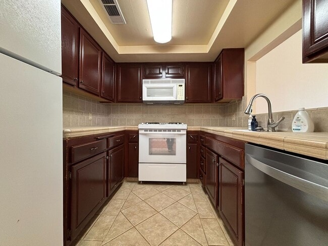 Building Photo - Stylish 3-Bedroom Rental in Prime Fresno L...