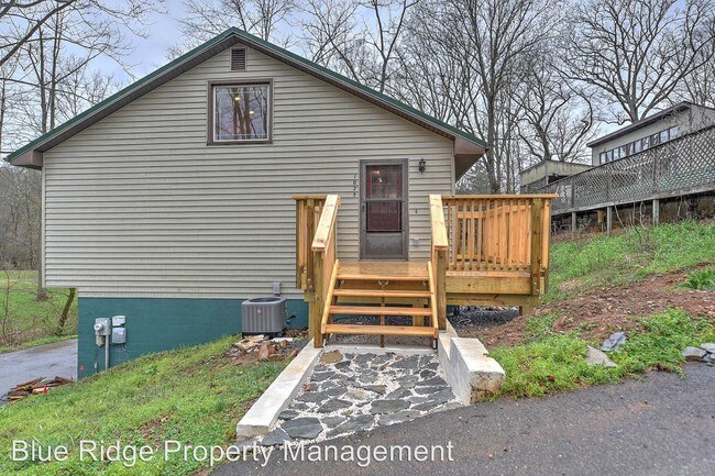 Building Photo - 1025 Reynolds Rd