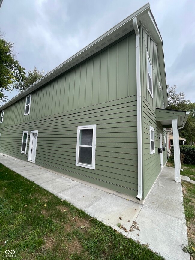 Building Photo - 2137 Bellefontaine St
