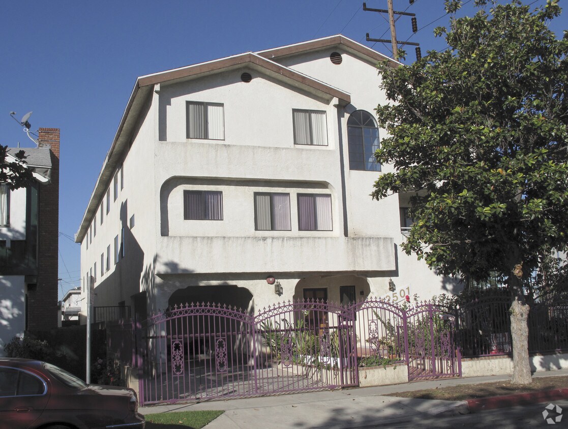 Foto del edificio - 12501 Kornblum Ave