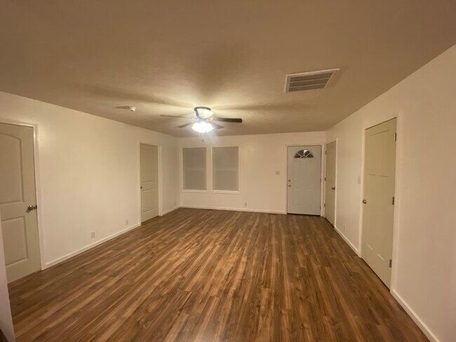 Living room/Dining room - 802 Columbus Ave
