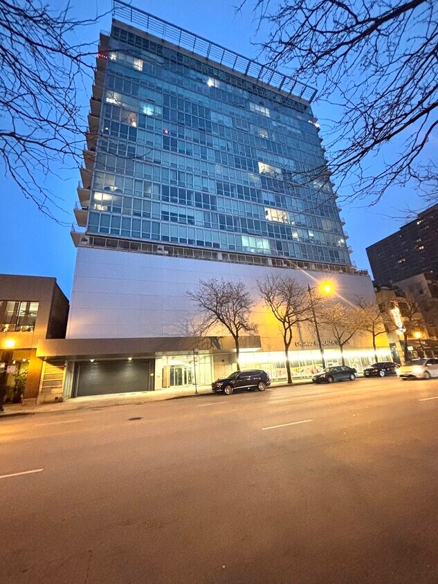 Foto principal - 1845 S Michigan Ave