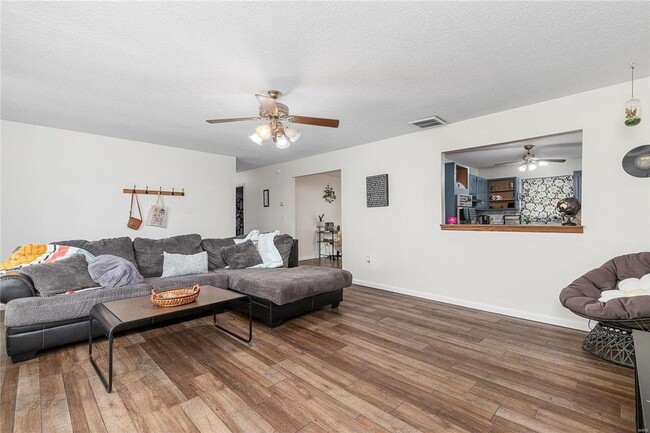 Building Photo - Single Family Home!