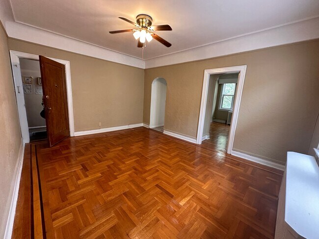 Foto del edificio - 2036 Colonial Ave