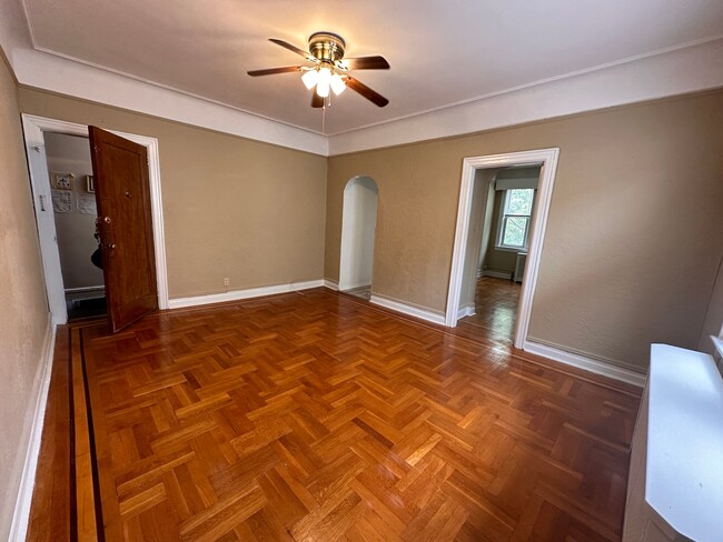 Building Photo - 2036 Colonial Ave