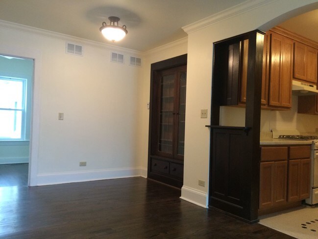 Foto del edificio - 323 N West St