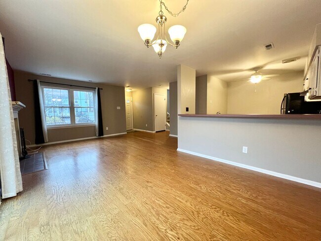 Building Photo - 2 Bedroom Home