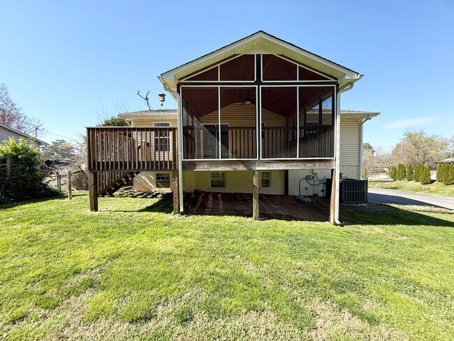 Foto del edificio - 220 Brampton Rd