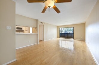 Building Photo - 3055 Walnut Bend Ln