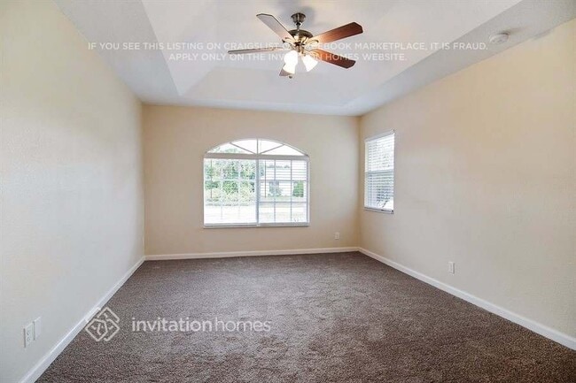 Building Photo - 1070 SW Aurelia Ave