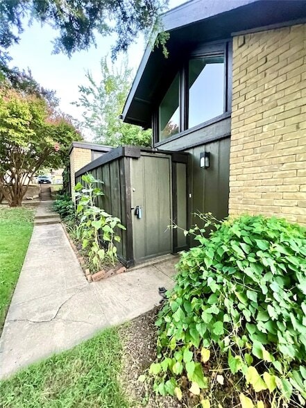 Building Photo - 4637 Country Creek Dr
