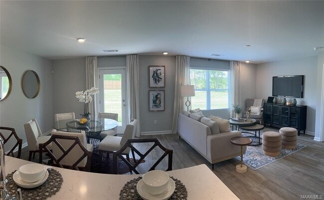 Foto del edificio - 6006 Singleton Ct