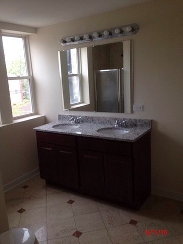 Cuarto de baño1 - 6309 N Albany Ave