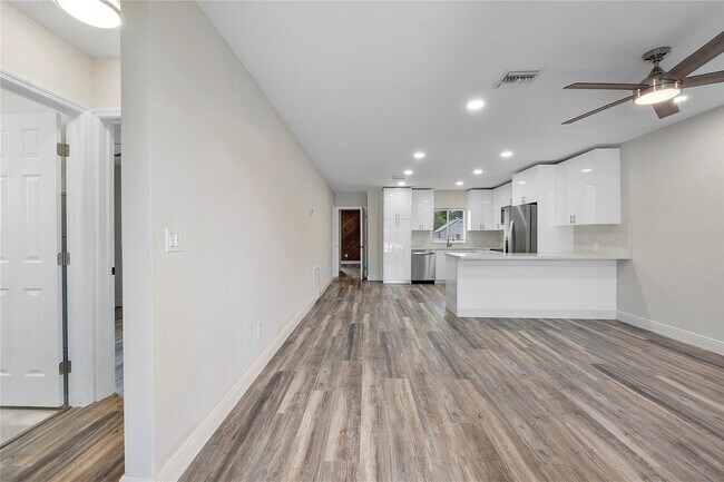 Foto del edificio - 6870 SW 18th Ct