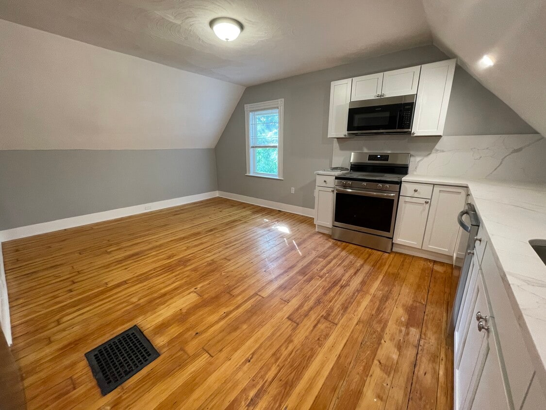 Primary Photo - 37 Cameron Ave