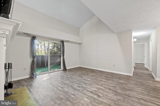 Building Photo - 33 Windbrooke Cir