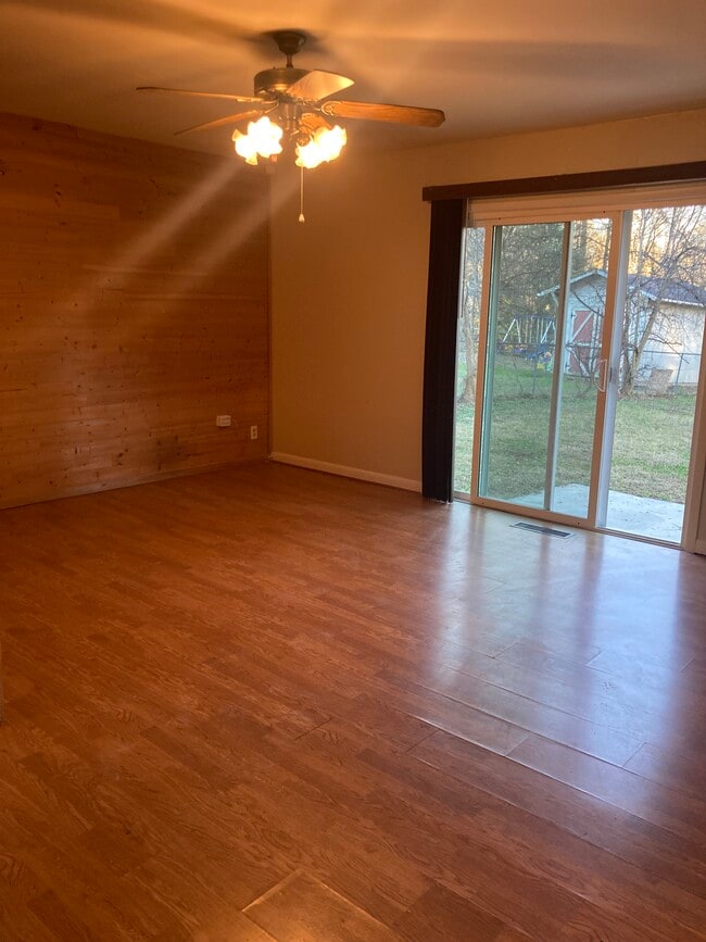 Dining/Living room - 629 Forest Lake Dr N