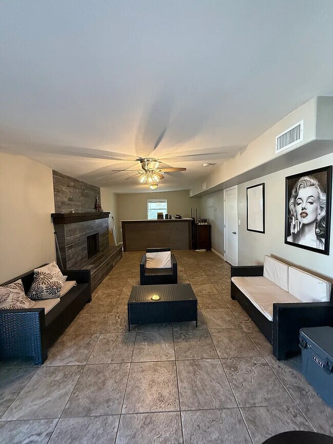 Foto del edificio - HOUSE FOR RENT