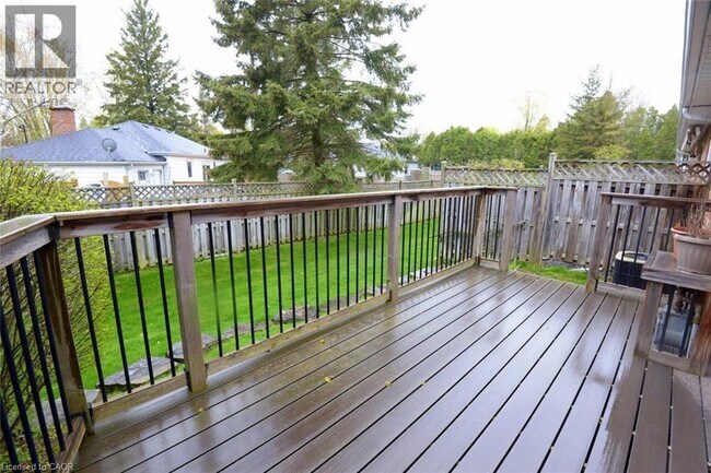 Photo du bâtiment - 210 Fiddlers Green Rd