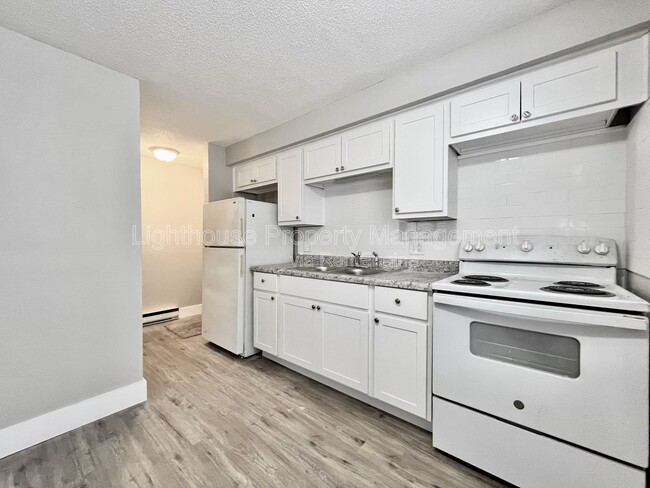 Building Photo - 1490 Carmil Dr