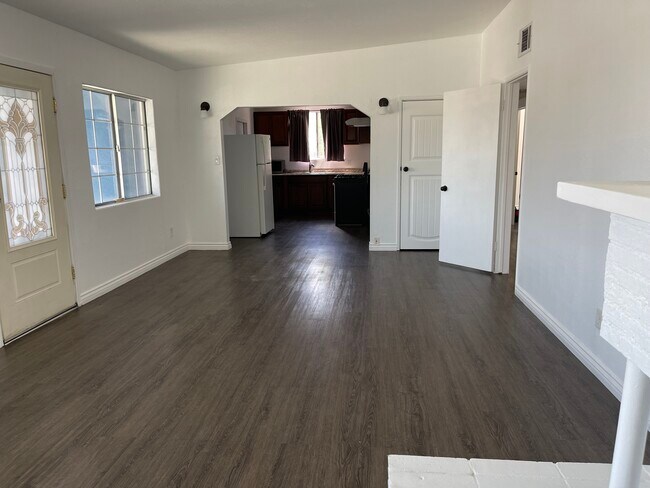 Building Photo - 9756 Catawba Ave