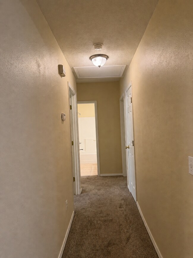 Foto del edificio - 985 W Linwood Ave