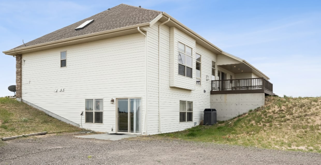 Primary Photo - Private 1-Bed, 1-Bath Walkout Unit - Full ...