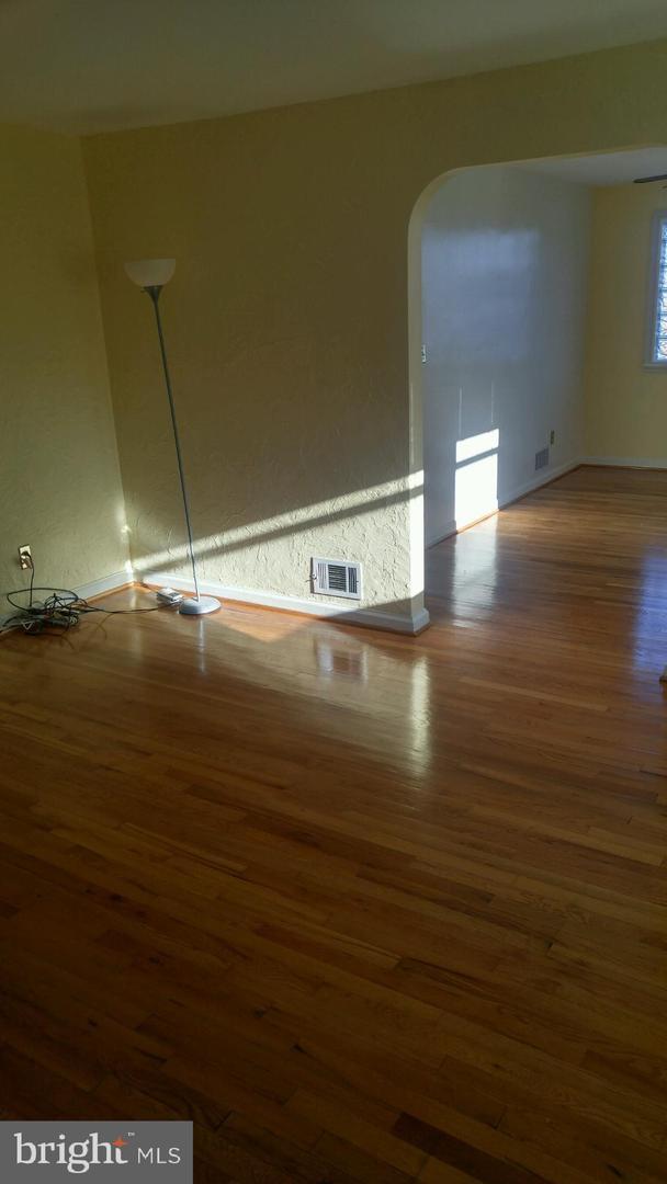 Foto del edificio - 905 Coleridge Rd