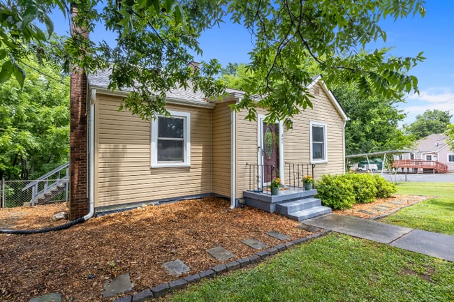 Building Photo - 307 Church St